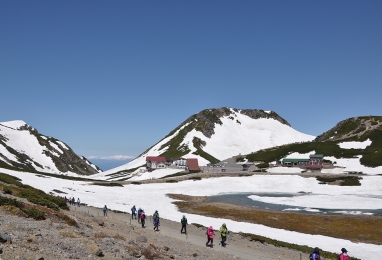 잔설과 신록의 북알프스 최고의 순간 4일